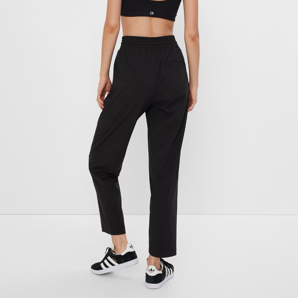 NWT - GapFit High-Rise Runaround Pants